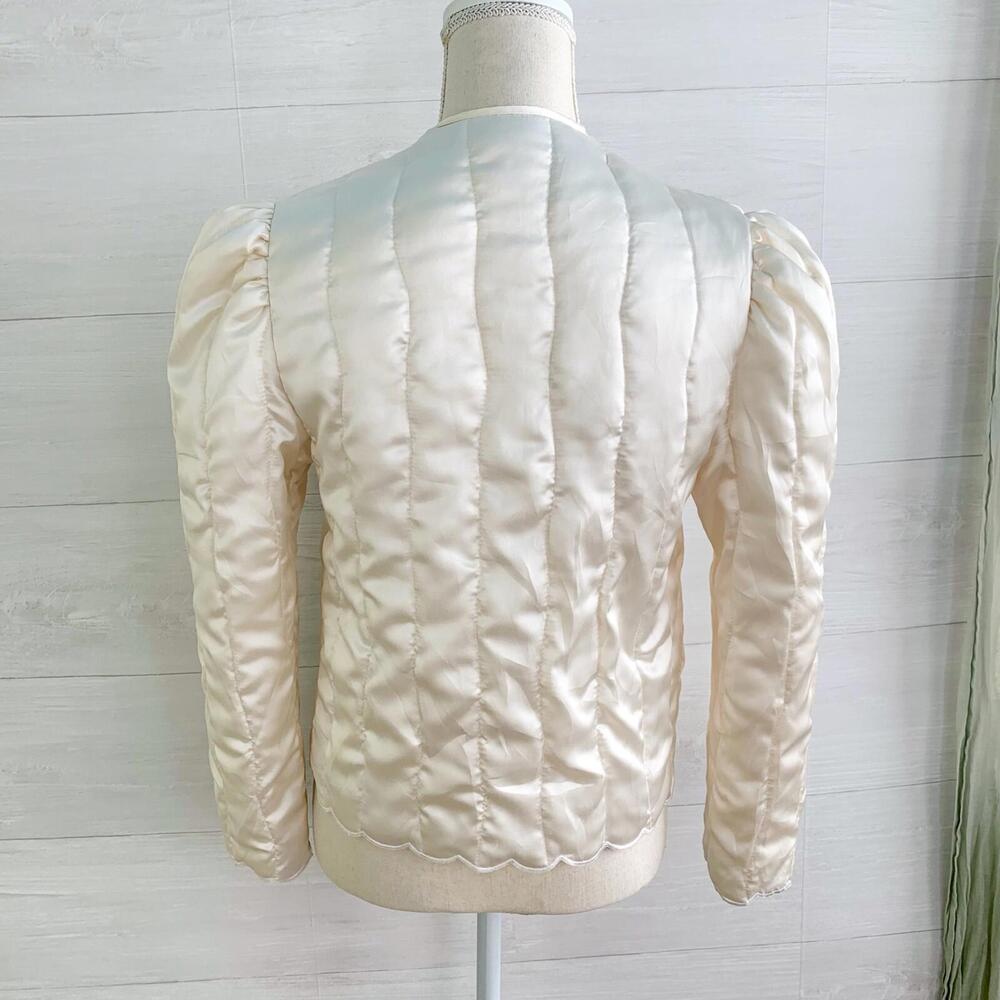 Vintage Natori - Ivory floral quilted open front bed jacket, P - Picture 5 of 6